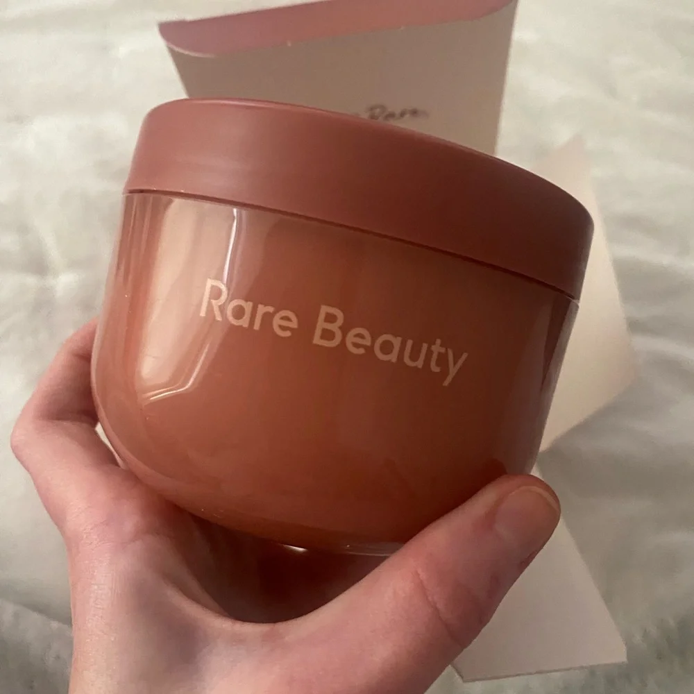 rare beauty awaken confidence bouncy body cream - Picture 3 of 4